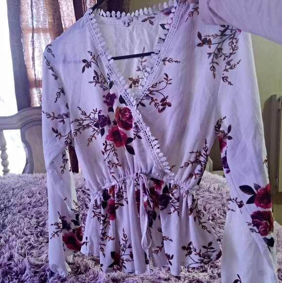 blouse with long sleeve flowers - Picture 2 of 5